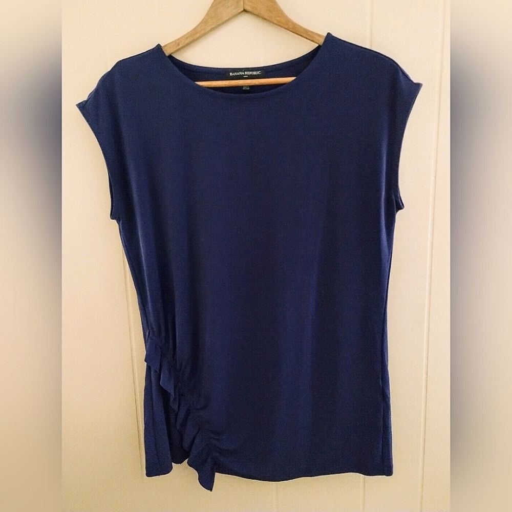 Banana Republic asymmetrical ruffle detailed poly blend top in indigo, size S